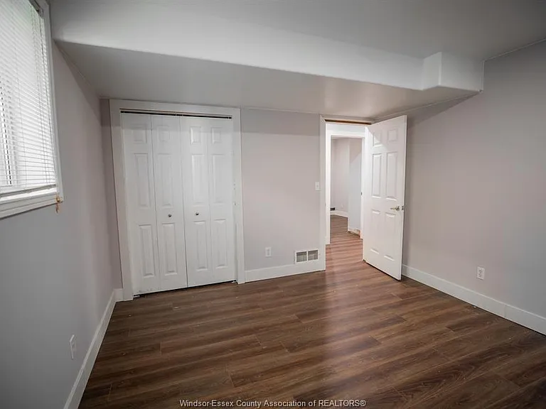 569 Cabana Rd E #LOWER — Photo 8
