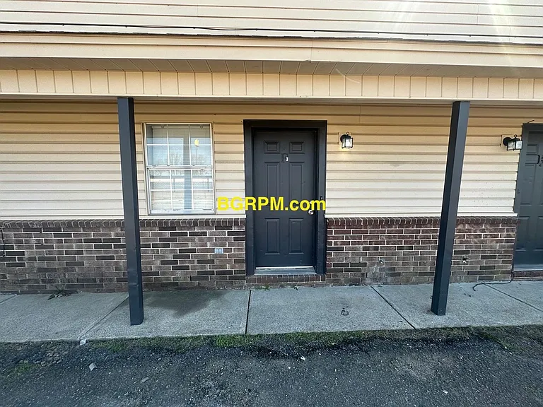 1099 W Elm St — Photo 19