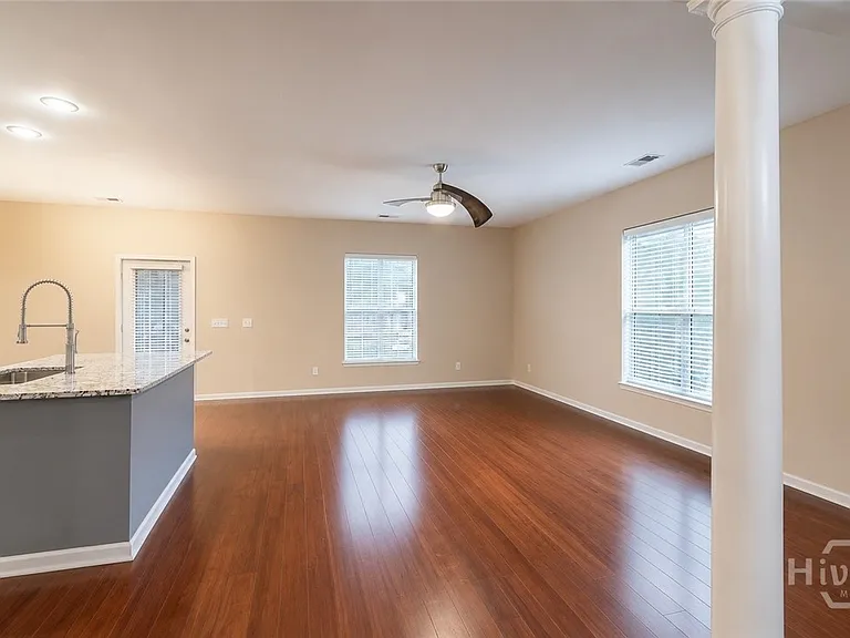 146 Chapel Lk S — Photo 8