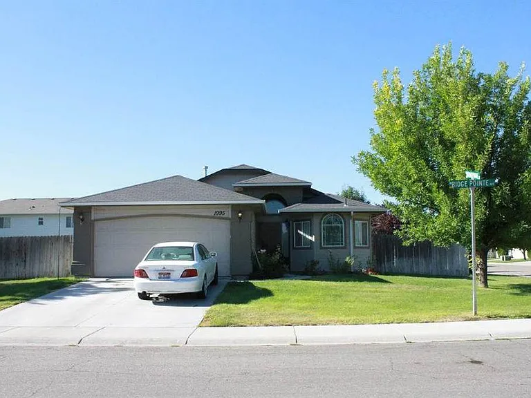 1995 W Ridge Pointe Ave — Photo 1