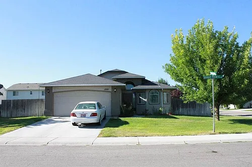 1995 W Ridge Pointe Ave Photo 1