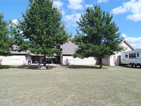 5th image of 815 James Pl