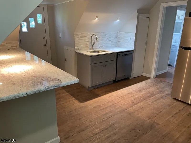 1 bed, 1.0 bath, $2,350 — Photo 3