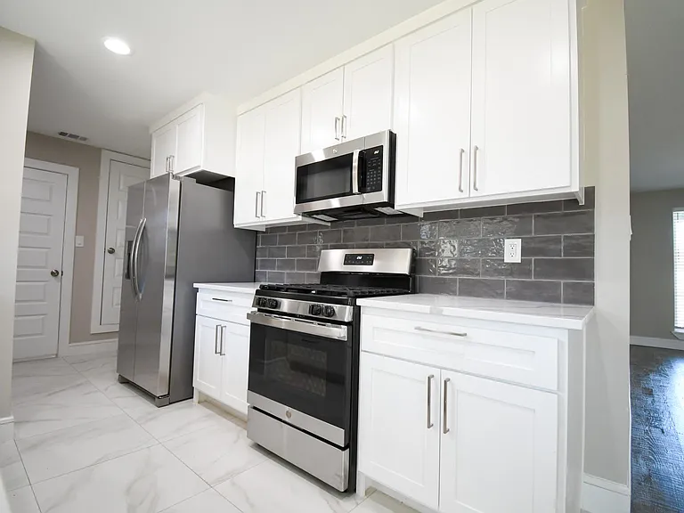 1422 Addington St — Photo 6