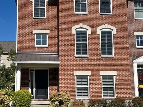 2454 Gwinnett St, Carmel, IN 46032