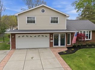 77 Willow Ln, Amherst, NY 14228