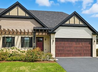 566 Mihelich Ln, Lockport, IL 60441