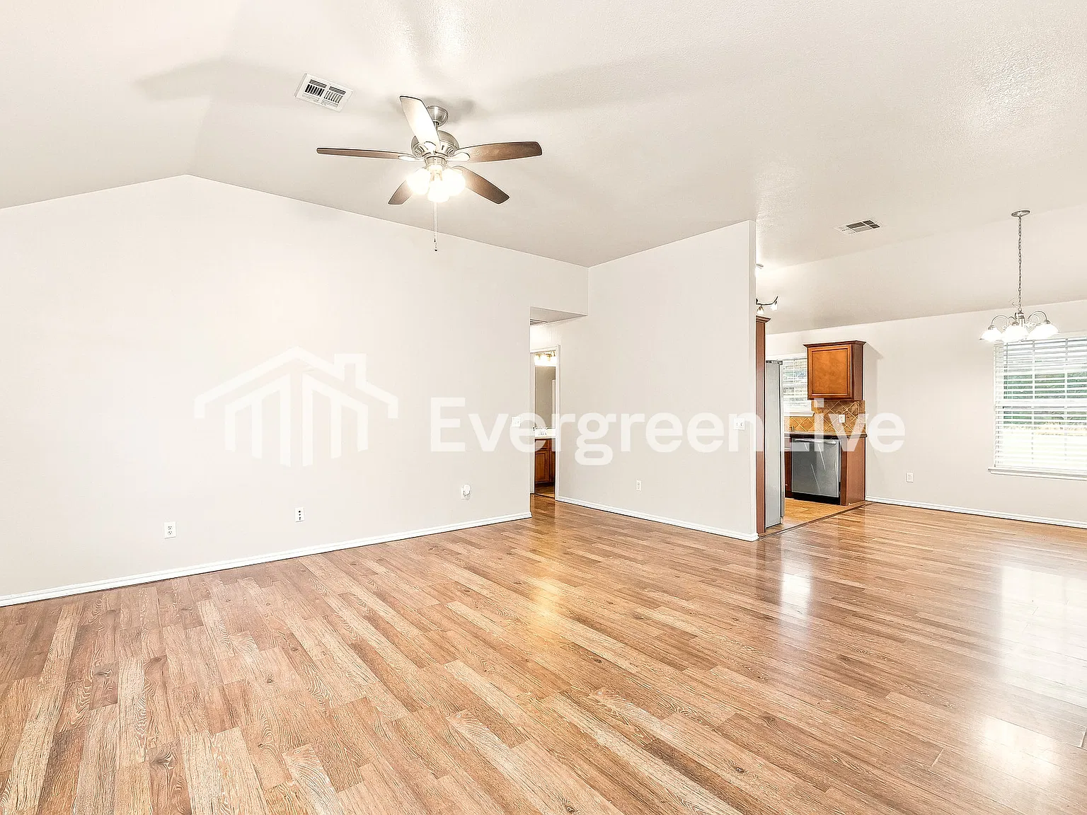 3 bed, 2.0 bath, 1314 sqft, $1,445 — Photo 4