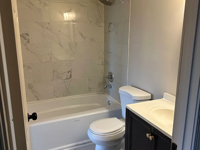 6009 Rowanberry Dr #11B — Photo 8