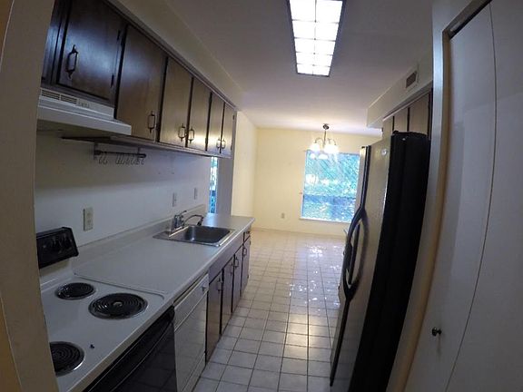 5th image of 433 Christopher Ave APT 11