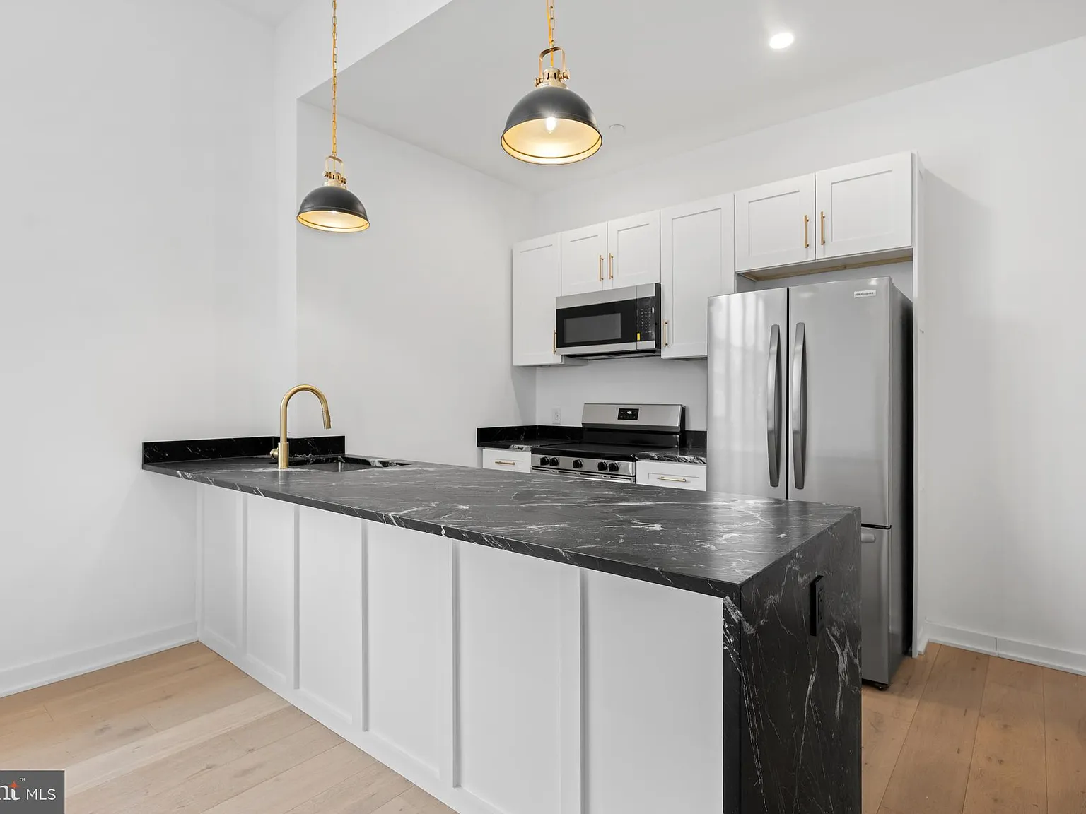 2 bed, 2.0 bath, 1110 sqft, $3,645 — Photo 3