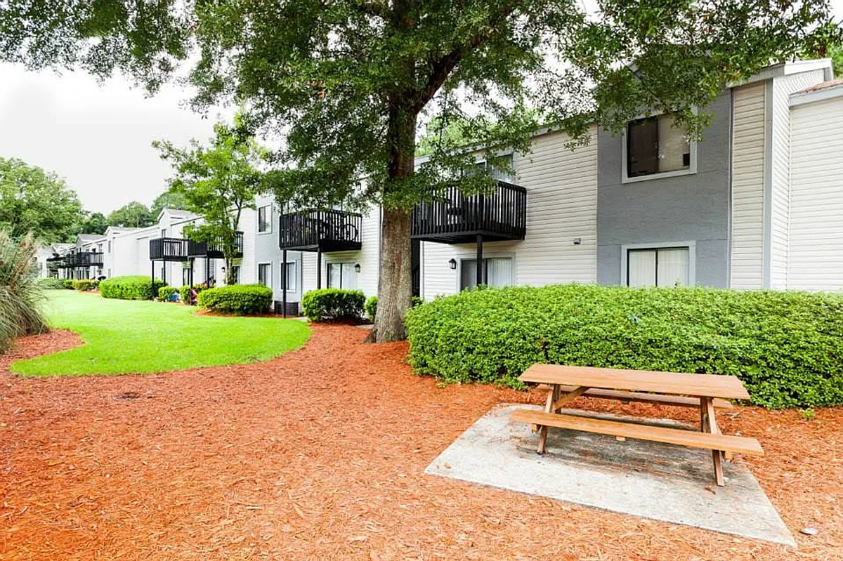 Building Photo - PALM TRACE APARTMENTS