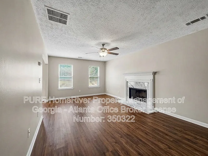 3 bed, 2.5 bath, 2142 sqft, $2,075 — Photo 2