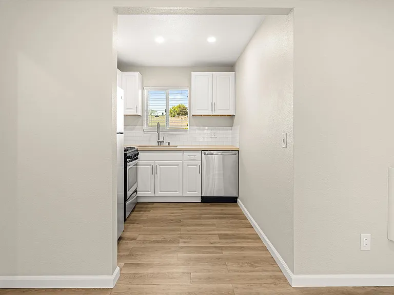 130 S Soledad St — Photo 11