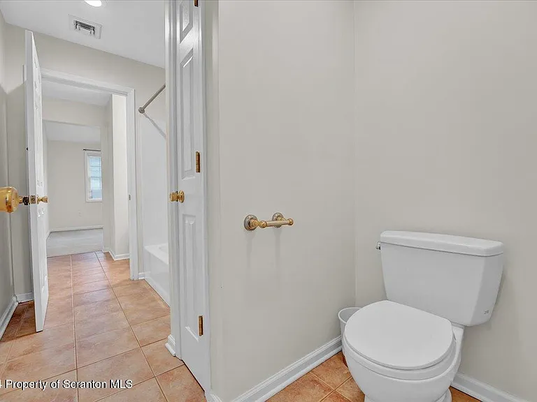 1404 Verne Close — Photo 22