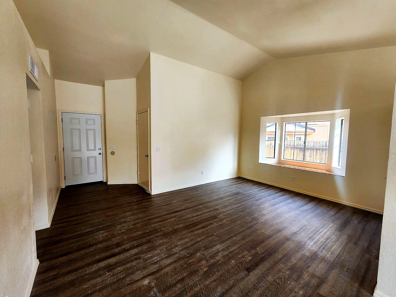 1697 W Cochran St — Photo 3