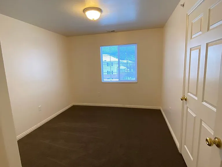 1693 N 400 W — Photo 5