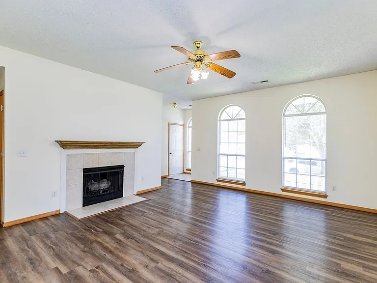 1502 Crescent St — Photo 6