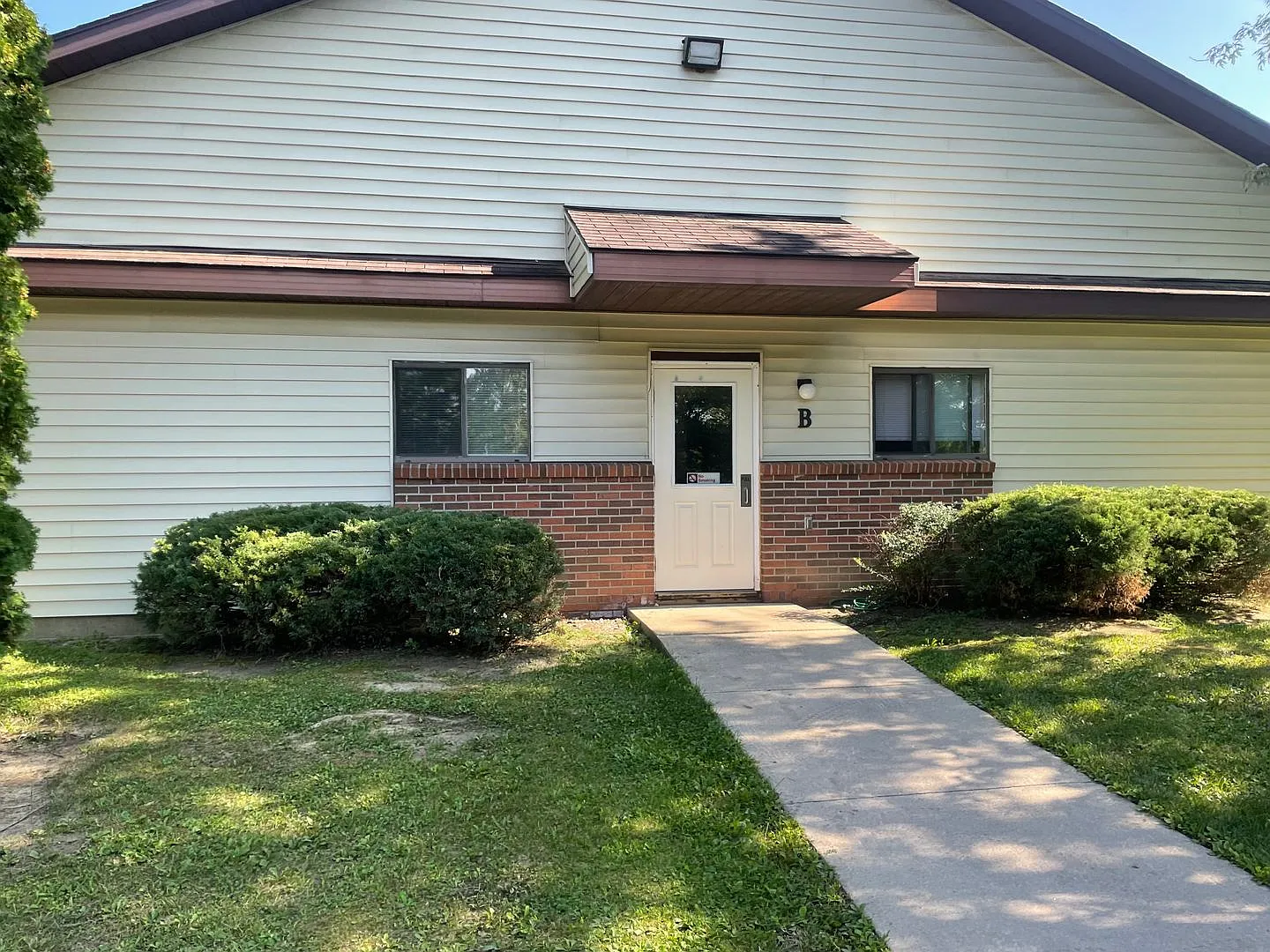 Rolling Meadows Apartments — Photo 2