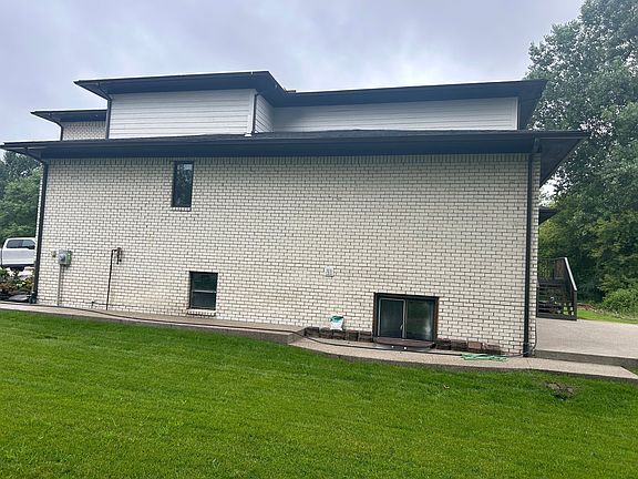 3rd image of 1683 Delta Dr