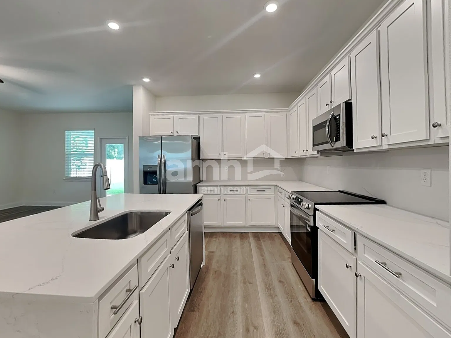 4 bed, 2.5 bath, 2053 sqft, $2,530 — Photo 3