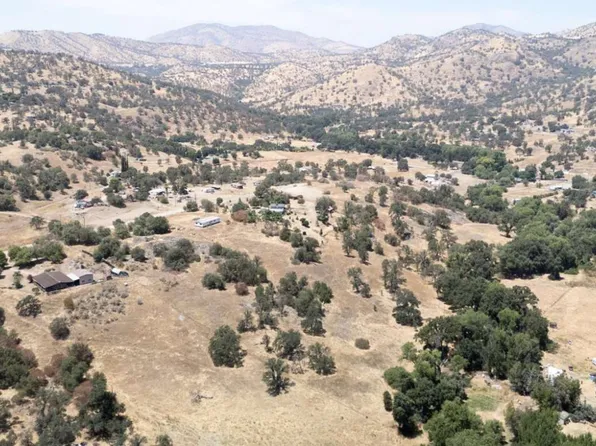37127 Ripple Ln, Squaw Valley, CA 93675