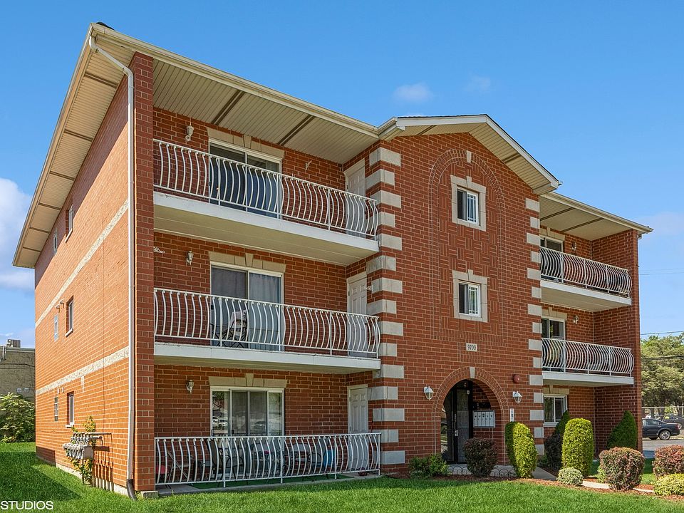 1st image of 9700 S McVicker Ave #3S