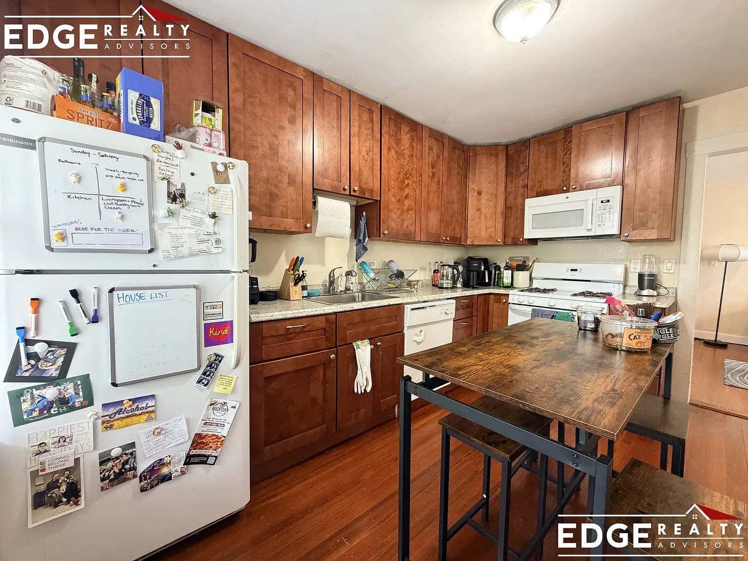 4 bed, 1.5 bath, 1400 sqft, $4,200 — Photo 1