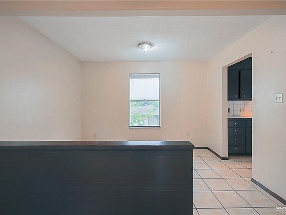 5th image of 1521 W Nolana Ave #D