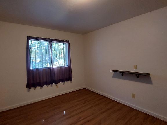 3rd image of 291 Lowell Ave #1