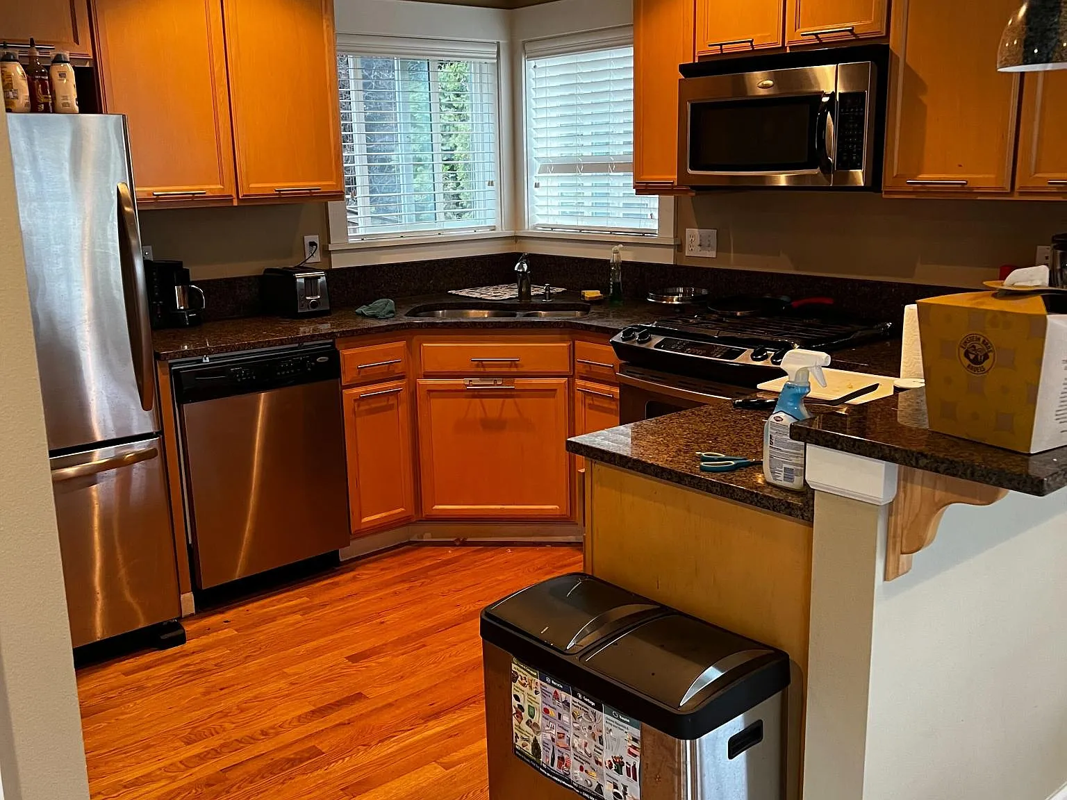 3 bed, 3.5 bath, 1650 sqft, $3,950 — Photo 3