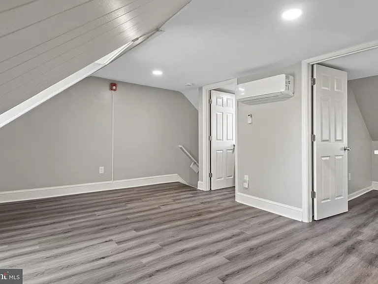 249 North Mulberry Street — Photo 15