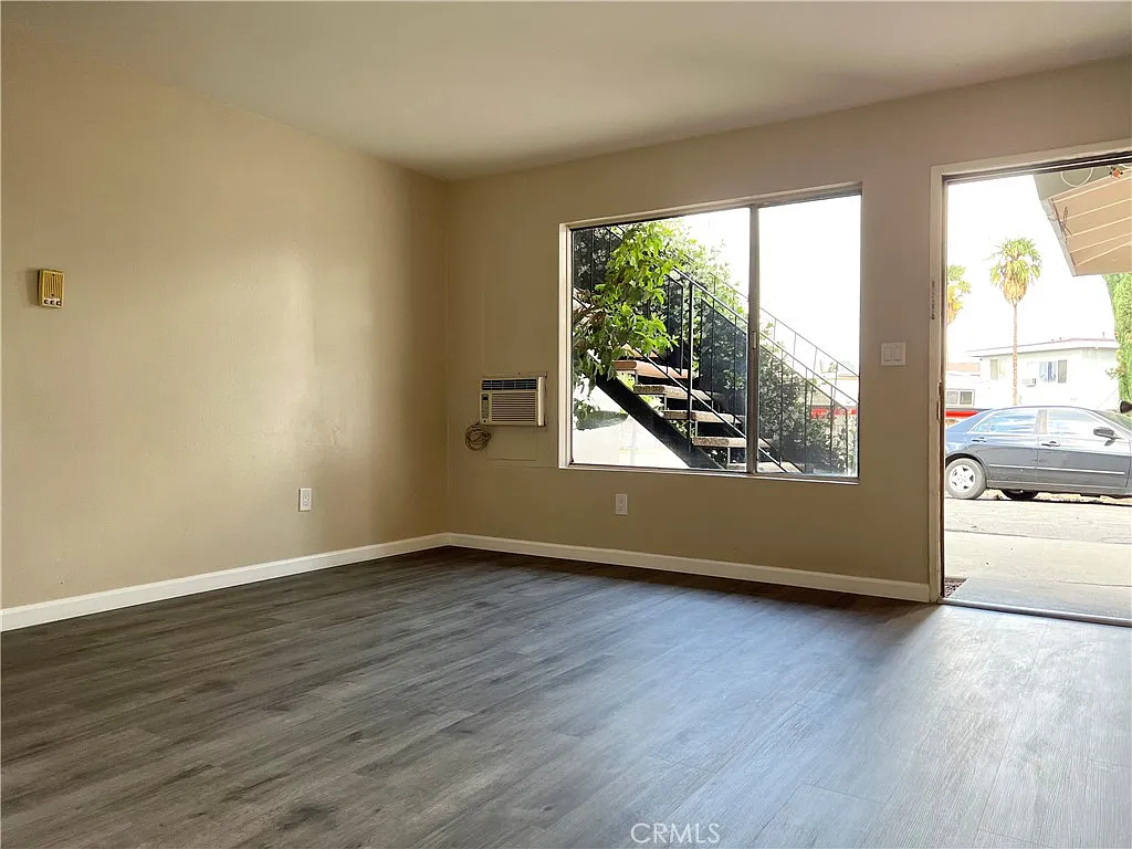 1 bed, 650 sqft, $1,750 — Photo 2