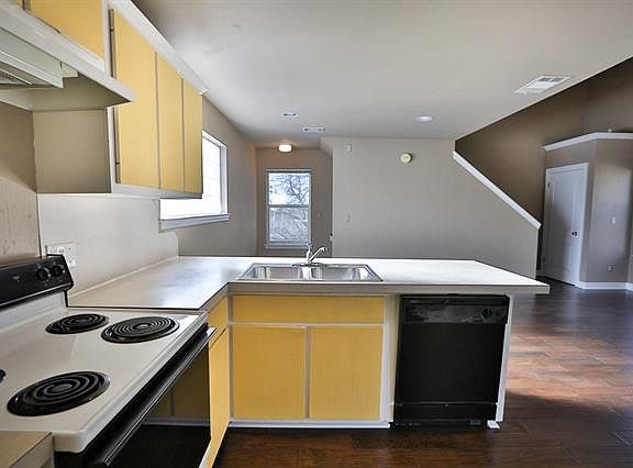 5th image of 906 E Live Oak St #A