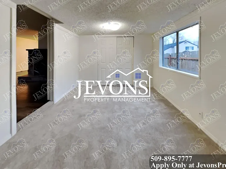 3571 E B St — Photo 37