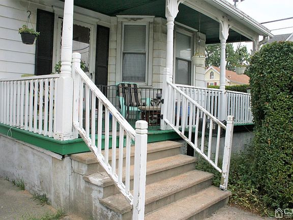 3rd image of 131 S Pine Ave