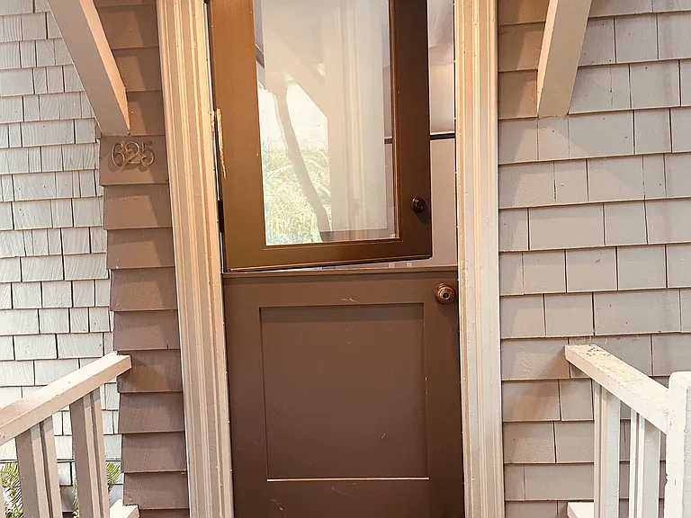 625 Lake Washington Blvd E — Photo 2