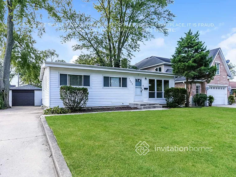 1902 E Evergreen St — Photo 4