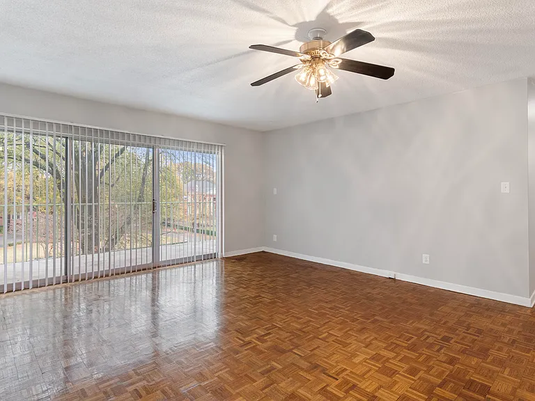 Central Gardens Apartments — Photo 14