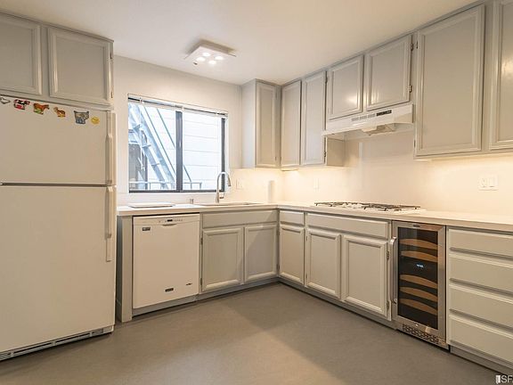 3rd image of 325 Clipper St #B