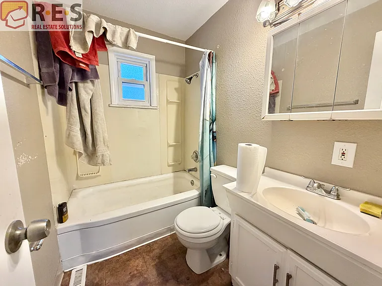 320 E Harvard Ave — Photo 5