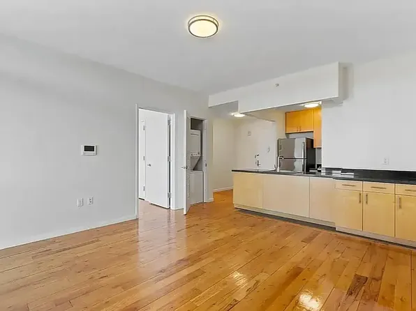 34-46 Vernon Boulevard image 8 of 18