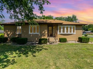 18621 Burnham Ave, Lansing, IL 60438