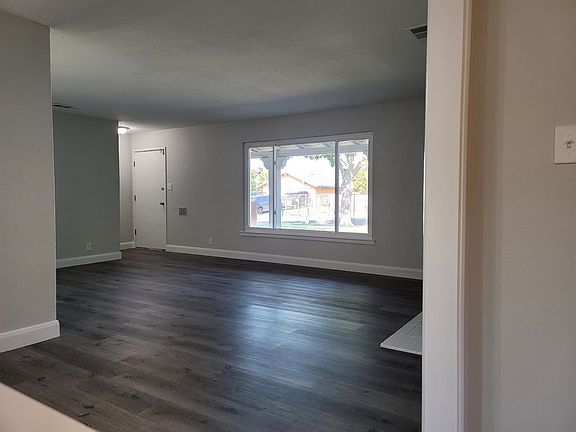5th image of 943 W Garland Ave