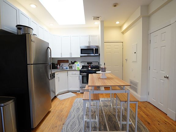 5th image of 10 Brainerd Rd APT 41