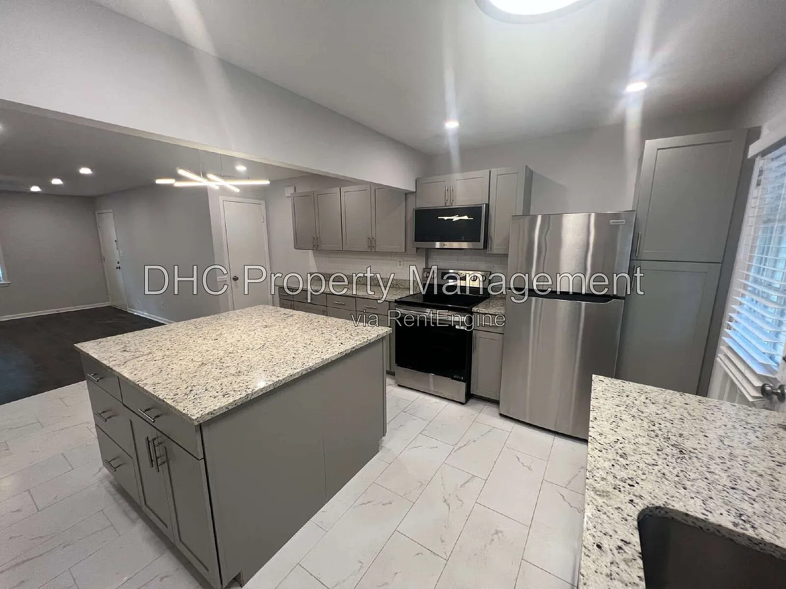 2 bed, 2.0 bath, 1000 sqft, $1,895 — Photo 4