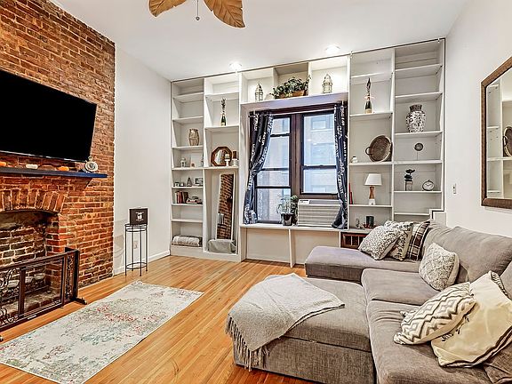 2nd image of 36 W 35th St Unit Pha