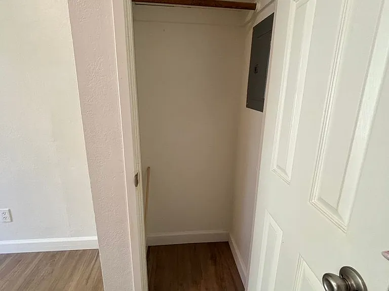 880 Conrad Ct — Photo 7