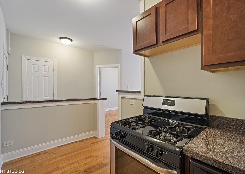 1st image of 511 W Melrose St APT 407