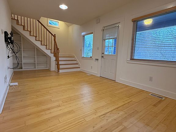 Living room, other view.